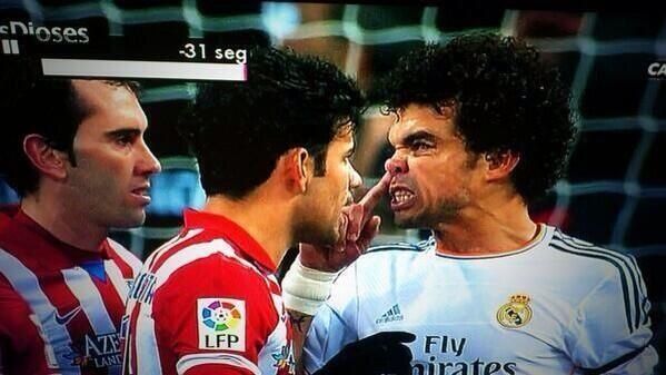 Gestul golanesc al lui Pepe! Si-a suflat nasul pe Diego Costa in timpul meciului! Imaginea jenanta a galacticului_2