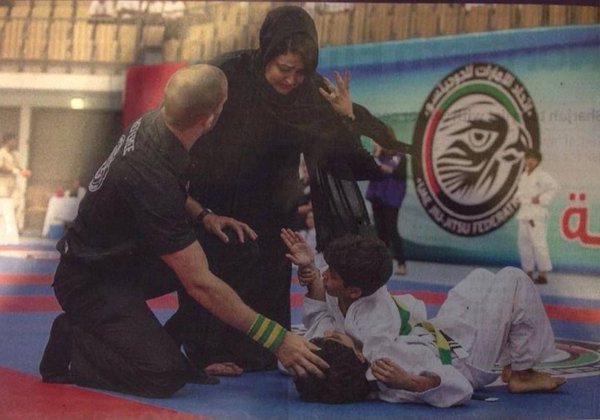 Moment socant la o competitie de Jiu Jitsu! Mama unuia dintre copii a intrat pe suprafata sa vada daca baiatul ei este OK_1