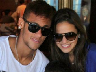 
	Transferul la Barcelona i-a DISTRUS relatia. Neymar s-a despartit de iubita sa: &quot;Distanta dintre Brazilia si Spania e prea mare!&quot;
