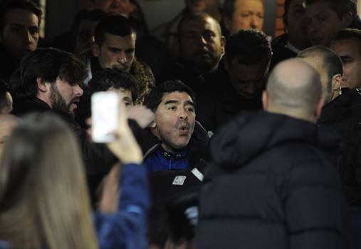 'Dumnezeu' s-a intors acasa! Maradona, din nou pe San Paolo: s-a bucurat ca un copil la golul lui Higuain! VIDEO_2