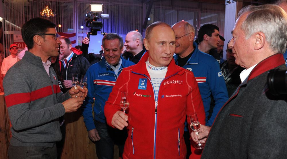 Nimeni nu se astepta sa il vada facand asta! Putin a mers la o petrecere cu sportivii de la Soci. Ce s-a intamplat VIDEO_1