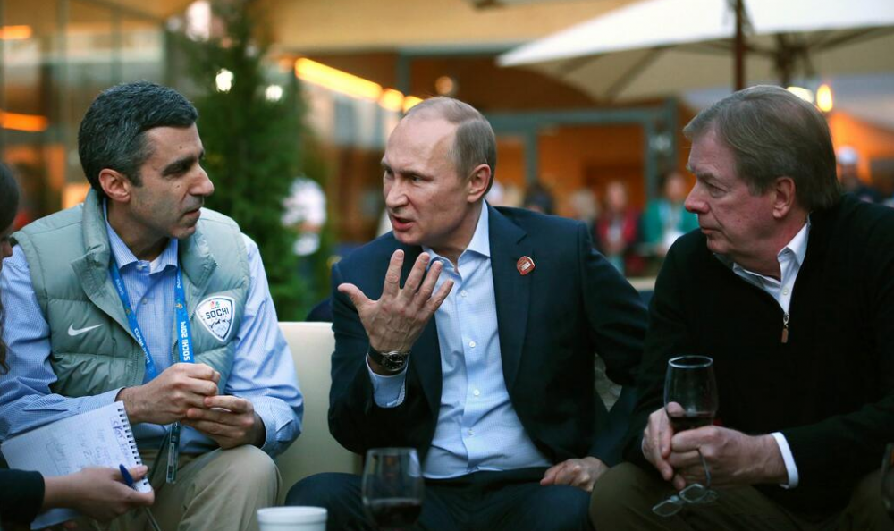 Hai ca VIN sa bem PUTIN :) Vizita neasteptata: Vladimir Putin si-a facut aparitia in tabara delegatiei americane de la Soci! FOTO_2