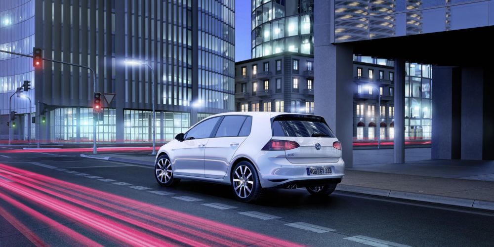 FOTO Volkswagen a lansat un nou Golf VII: Consuma 1,8 la 100 km si are 200 de cai! Vezi cum arata:_2
