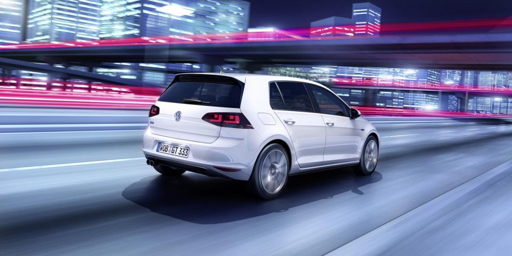 FOTO Volkswagen a lansat un nou Golf VII: Consuma 1,8 la 100 km si are 200 de cai! Vezi cum arata:_7