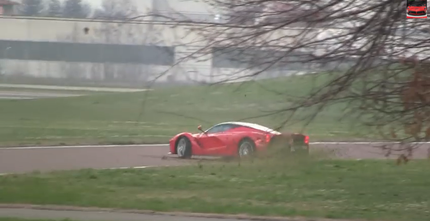 Noul Ferrari LaFerrari de 1000 CP e un monstru! Pilotul de F1 Kimi Raikkonen n-a putut sa-l controleze! Ce s-a intamplat in timpul testelor: VIDEO_1