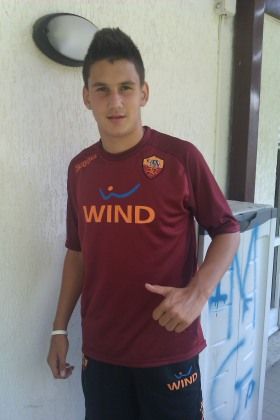Joaca la AS Roma si are 19 ani! "El poate sa ajunga noul Chivu!" Cine este romanul care a impresionat presa din Italia_2