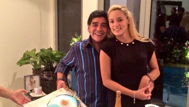 
	Diego Maradona a innebunit de gelozie! Logodnica sa a flirtat cu un star de la Manchester United. Cum a reactionat vedeta
