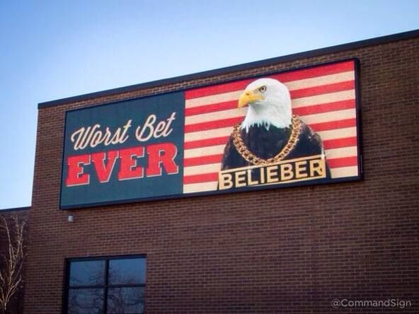 Imaginea zilei in America! Ce s-a intamplat cu reclama cu Justin Bieber, dupa ce SUA a pierdut meciul cu Canada la Soci_1