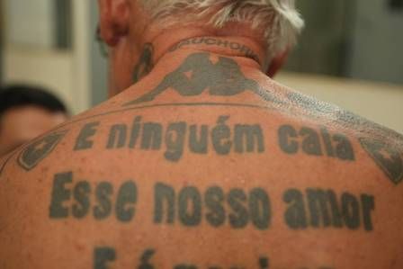 Are 69 de ani si peste 70 de tatuaje cu echipa preferata! Cel mai tare ULTRAS asteapta Cupa Mondiala pe strazile din Rio_5
