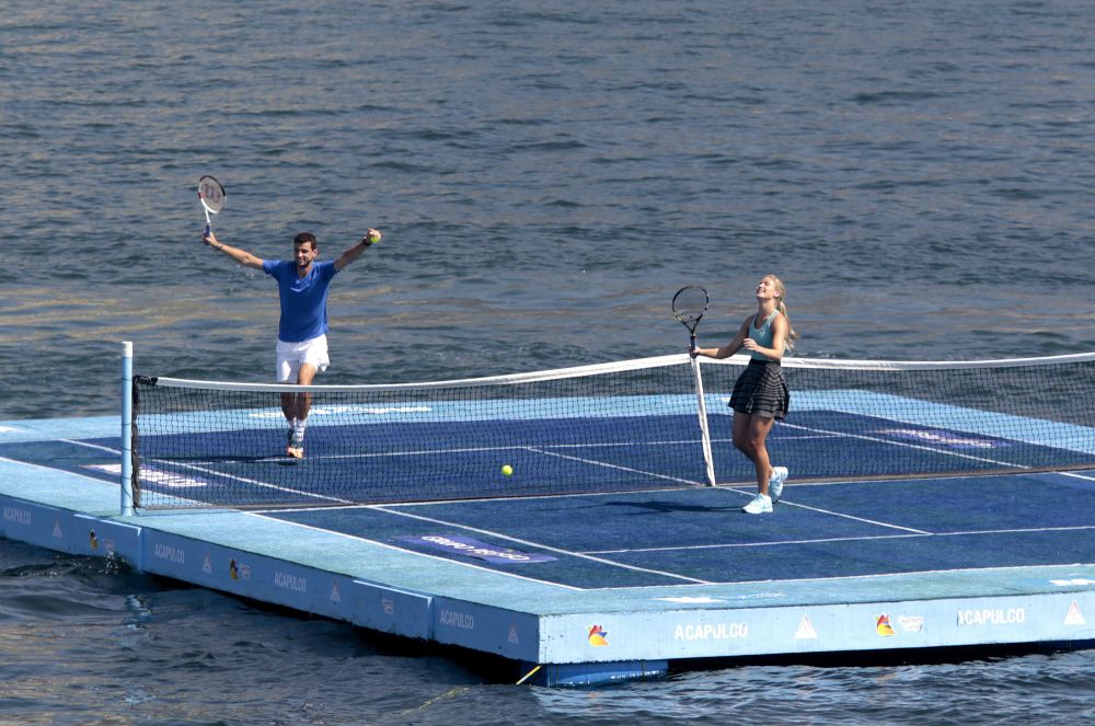 Doi tenismeni au jucat pe un teren plutitor, chiar in Acapulco! Imaginile superbe din timpul demonstrativului FOTO_4
