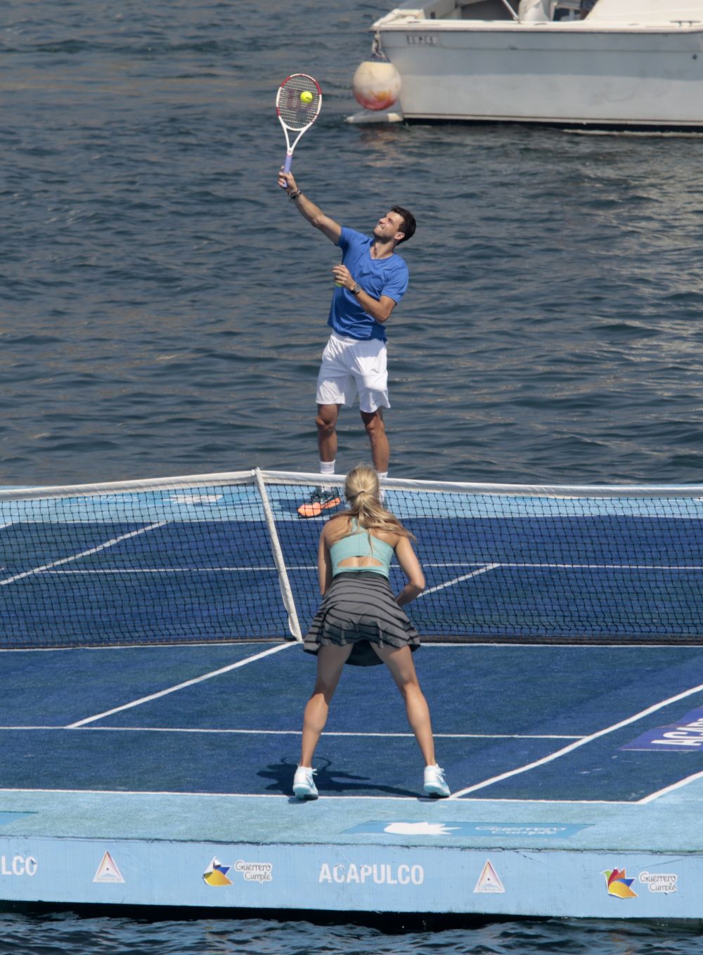 Doi tenismeni au jucat pe un teren plutitor, chiar in Acapulco! Imaginile superbe din timpul demonstrativului FOTO_7