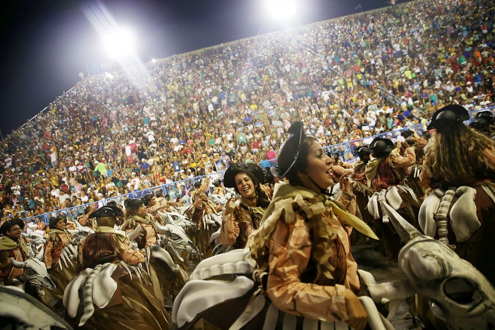 GALERIE FOTO Imagini senzationale la Carnavalul de la Rio cu 100 de zile inainte de startul Campionatului Mondial. Ronaldo si Deco au fost prezenti_14