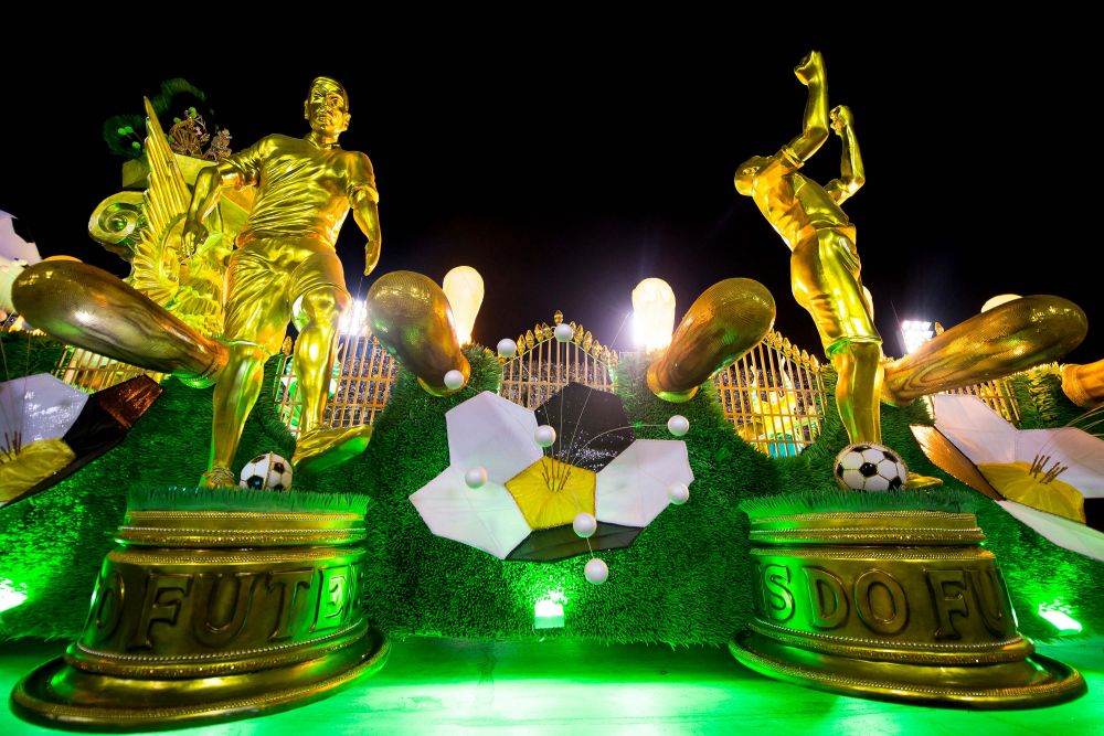 GALERIE FOTO Imagini senzationale la Carnavalul de la Rio cu 100 de zile inainte de startul Campionatului Mondial. Ronaldo si Deco au fost prezenti_19