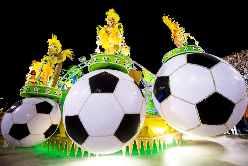 GALERIE FOTO Imagini senzationale la Carnavalul de la Rio cu 100 de zile inainte de startul Campionatului Mondial. Ronaldo si Deco au fost prezenti_7