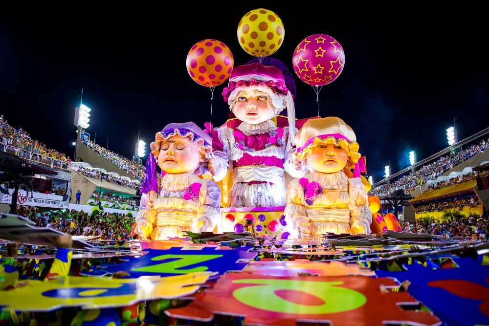 GALERIE FOTO Imagini senzationale la Carnavalul de la Rio cu 100 de zile inainte de startul Campionatului Mondial. Ronaldo si Deco au fost prezenti_8