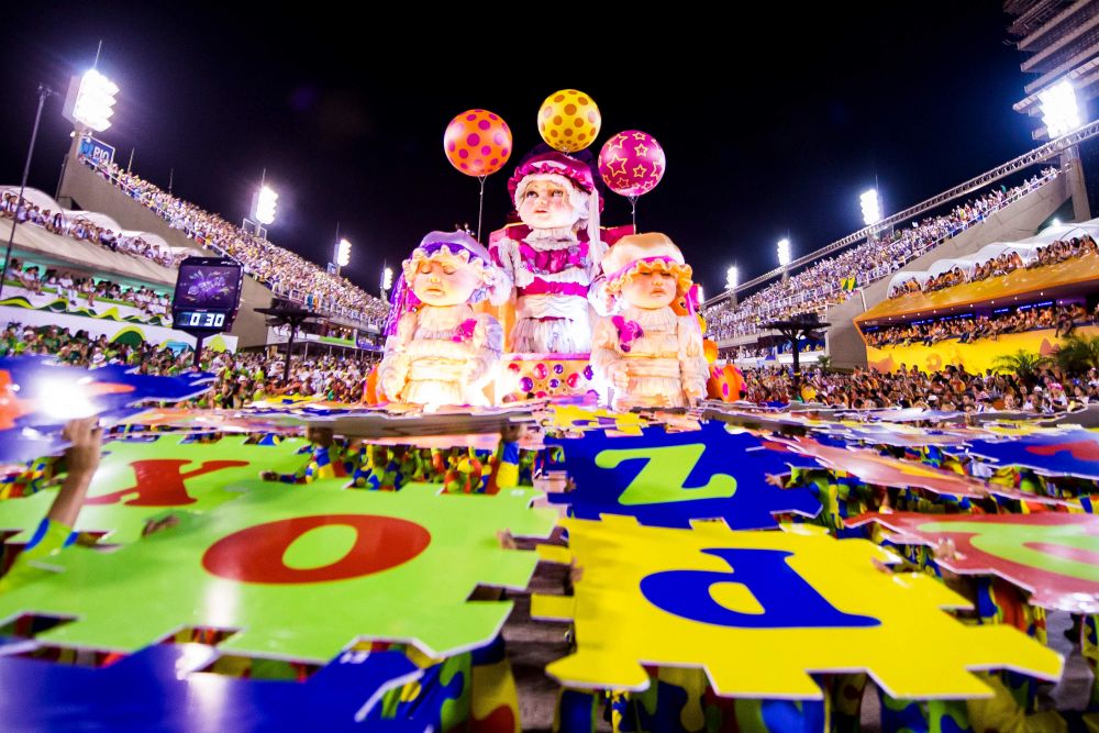 GALERIE FOTO Imagini senzationale la Carnavalul de la Rio cu 100 de zile inainte de startul Campionatului Mondial. Ronaldo si Deco au fost prezenti_9