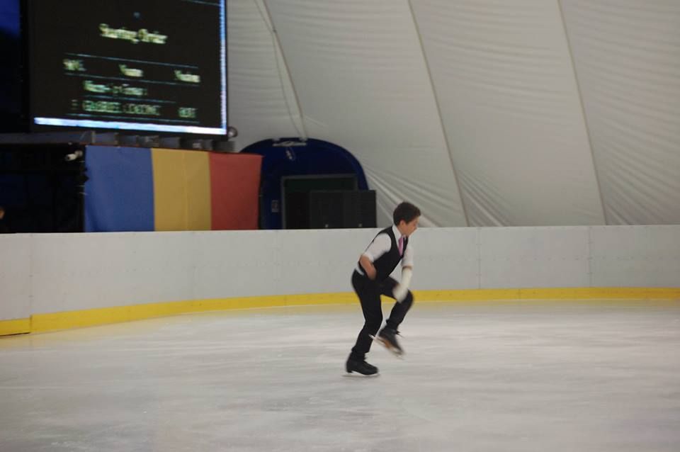 "Vreau la JO de iarna, dar am nevoie de gheață sa patinez!" Povestea unica a lui Gabriel Coconu, copilul ajuns campion cu o mana rupta, care se lupta cu absurditatea din Romania_1
