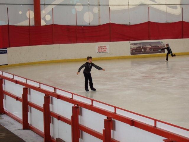"Vreau la JO de iarna, dar am nevoie de gheață sa patinez!" Povestea unica a lui Gabriel Coconu, copilul ajuns campion cu o mana rupta, care se lupta cu absurditatea din Romania_10