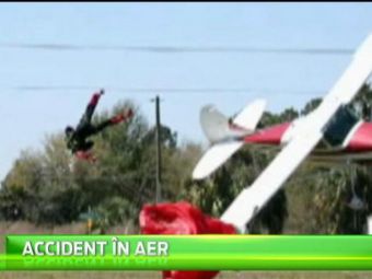 
	Incident incredibil: un parasutist a fost lovit de un AVION! Accidentul UNIC a fost surprins in direct VIDEO
