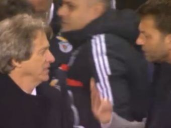 
	Moment INCREDIBIL la Tottenham - Benfica! Managerul lui Chiriches s-a dus nervos la Jorge Jesus cand a vazut acest gest facut cu mana. VIDEO
