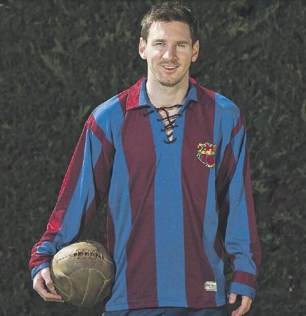 Gestul superb al lui Messi dupa ce i-a batut recordul lui Alcantara. Echipamentul VINTAGE in care a aparut la antrenament :)_1