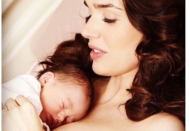 Mostenitoarea imperiului Formula 1 a nascut o fetita! Primele imagini cu Tamara Ecclestone si micuta Sophia_3