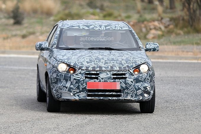 Noul Logan? FOTO SPION: Imagini surprinse de la testele Dacia!_2