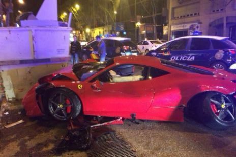 Descoperire uluitoare a Politiei! Un Ferrari de 250.000 de euro a fost gasit abandonat in mijlocul strazii! Vezi motivul_3