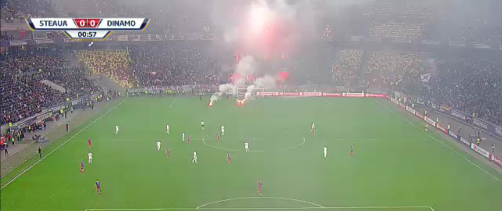 SCENE INCENDIARE la Steaua - Dinamo! Fanii au oprit derby in startul partidei. Ce au facut in tribune_3