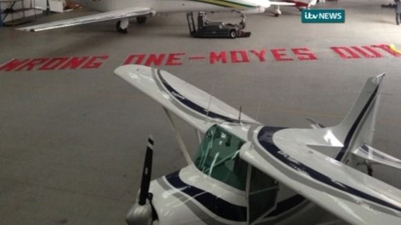 Avionul cu care fanii lui United vor face un protest anti-Moyes fara precedent! Ce se va intampla maine, la meciul cu Aston Villa_3