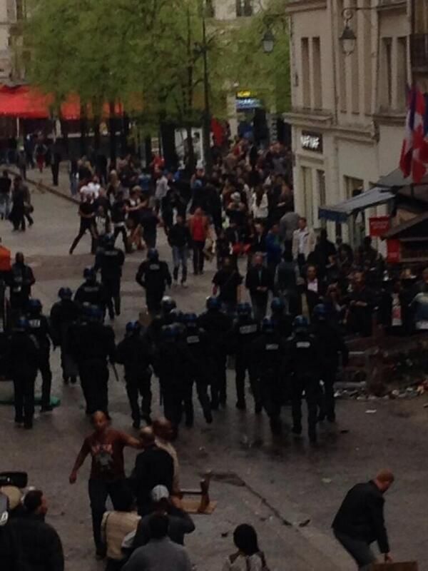 SCANDAL la Paris inainte de meci! Fanii lui Chelsea au DISTRUS mai multe magazine din oras! Imagini socante FOTO_3