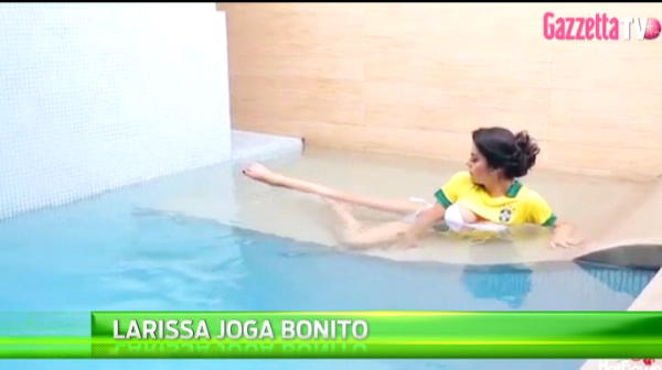 Larissa Riquelme s-a dezbracat pentru vedetele Braziliei! Super aparitie pentru cea mai sexy fana de fotbal din lume 