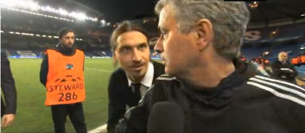 VIDEO: Faza serii pe Stamford Bridge: Ibra s-a furisat prin spatele lui Mourinho in timpul interviului! Ce i-a spus:_1