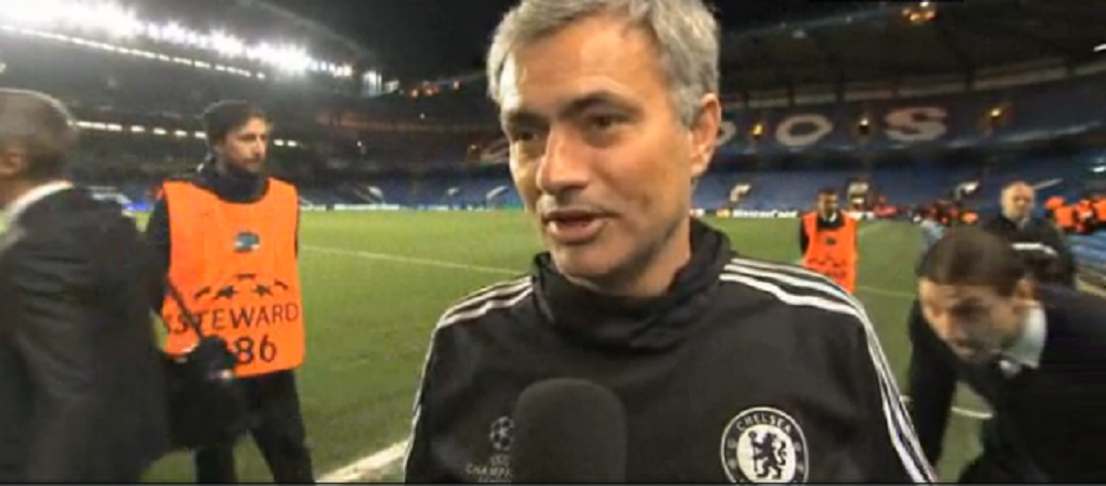 VIDEO: Faza serii pe Stamford Bridge: Ibra s-a furisat prin spatele lui Mourinho in timpul interviului! Ce i-a spus:_2