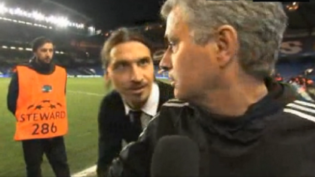 
	VIDEO: Faza serii pe Stamford Bridge: Ibra s-a furisat prin spatele lui Mourinho in timpul interviului! Ce i-a spus:
