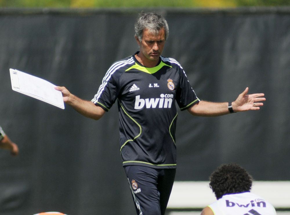 A fost doar traducator si a ajuns un SUPER manager! Palmaresul FABULOS al lui Jose Mourinho! Cum a inceput HegeMOUnia_4