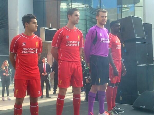 Liverpool si-a prezentat noile tricouri intr-un mod GRANDIOS! 1.000 de oameni au fost sa le vada in premiera_2
