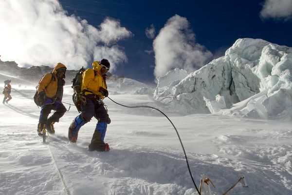 Cel mai mare pericol pentru Horia Colibasanu, in drum spre Everest! O avalansa a facut astazi prapad! Anuntul alpinistului roman_5