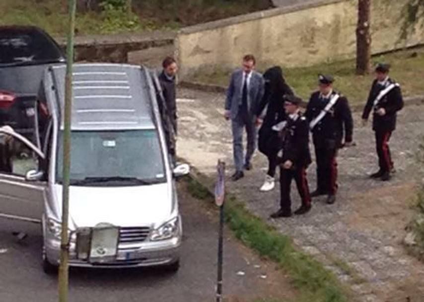 FOTO Momentul in care Balotelli si-a vazut pentru prima data fiica! A primit doar 10 minute si fost asistat de politie! _2