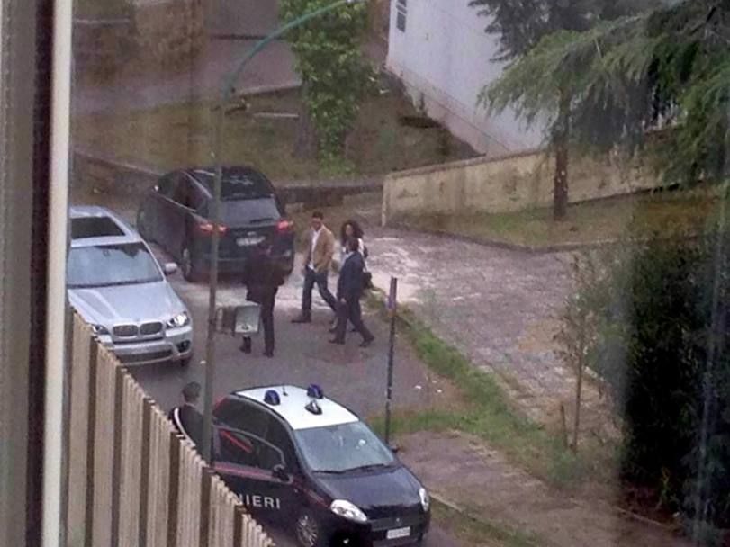 FOTO Momentul in care Balotelli si-a vazut pentru prima data fiica! A primit doar 10 minute si fost asistat de politie! _3