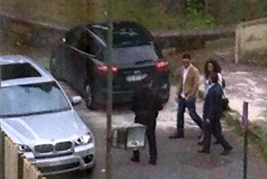 FOTO Momentul in care Balotelli si-a vazut pentru prima data fiica! A primit doar 10 minute si fost asistat de politie! _7