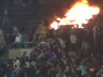 
	VIDEO | Steaua ROSIE ca focul: ultrasii au dat foc peluzei! Imagini incredibile de la cel mai incins derby al Europei!
