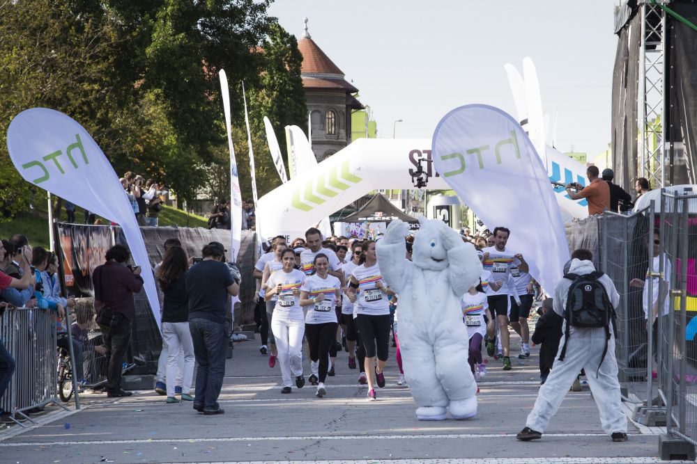 (P) Cele mai tari imagini de la Color Run by Dero! Au fost 3000 de participanti la cursa bucuriei din Bucuresti!_44