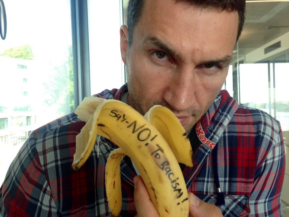 FOTO Campanie FARA PRECEDENT de sustinere pentru Dani Alves! Reactii pe toata planeta dupa atacul cu banane!_1