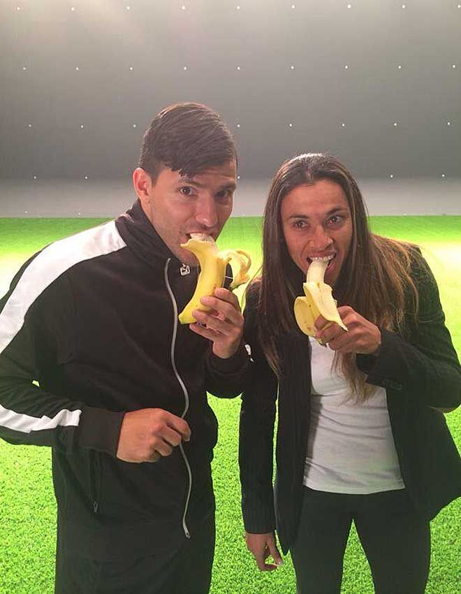 FOTO Campanie FARA PRECEDENT de sustinere pentru Dani Alves! Reactii pe toata planeta dupa atacul cu banane!_2