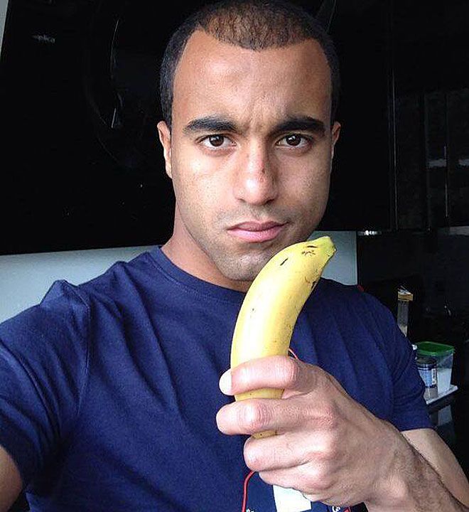 FOTO Campanie FARA PRECEDENT de sustinere pentru Dani Alves! Reactii pe toata planeta dupa atacul cu banane!_13
