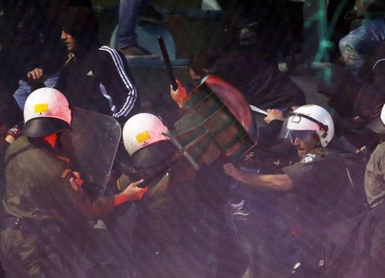 Scene HORROR in Grecia! Victime si mult sange la Panathinaikos - PAOK! FOTO si VIDEO_5