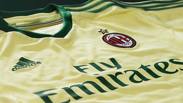 AC Milan si-a sters sigla de pe echipament! Cum vor arata tricourile unui club legendar din sezon viitor_4