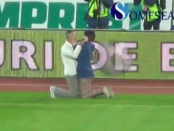 
	Cerere in casatorie pe Cluj Arena inainte de U Cluj - Steaua! Cum a reactionat viitoarea mireasa! VIDEO
