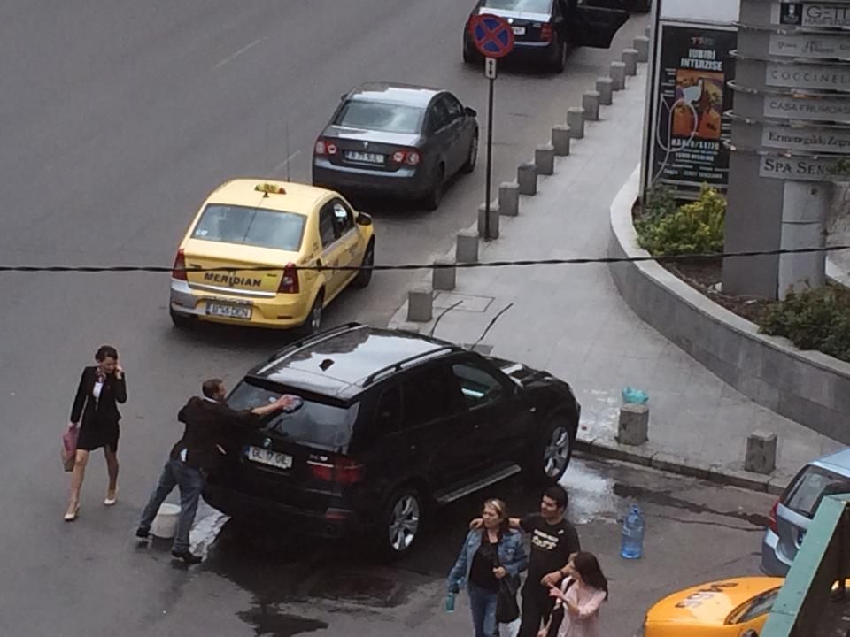 TARAN de Bucuresti! Ce s-a intamplat cu un BMW X5 pe Calea Victoriei! Imagini dementiale! FOTO_1